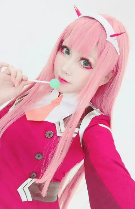 Cosplay pasangan anime berkualitas tinggi