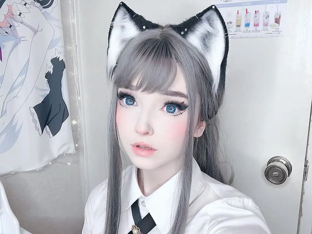 Cosplay anime gadis kucing yang lucu