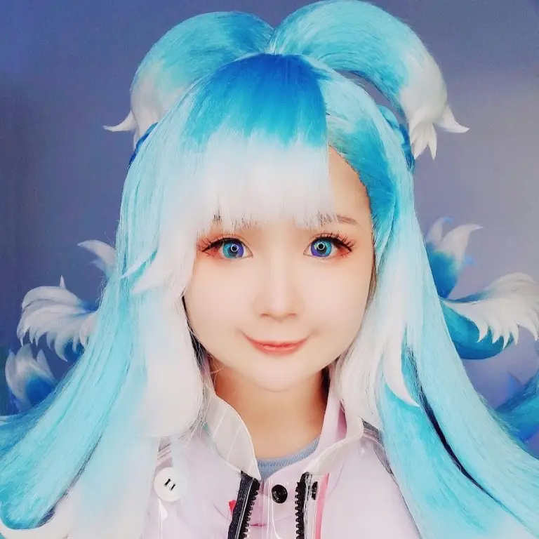 Gambar cosplayer Indonesia yang mengenakan kostum anime