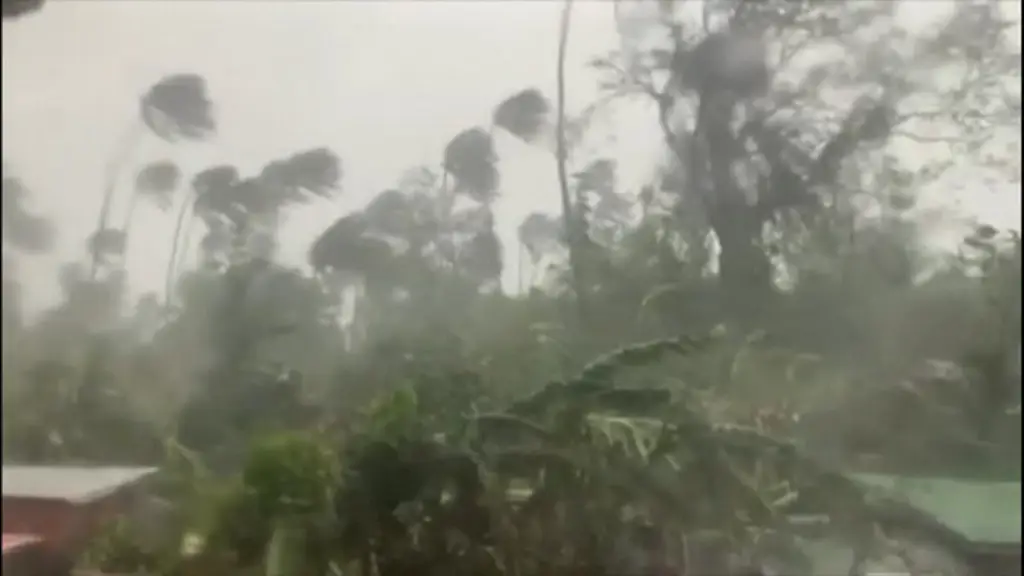 Gambar kerusakan akibat angin kencang di Indonesia