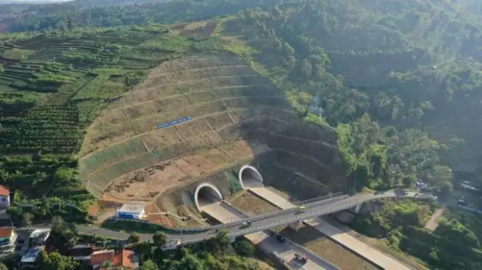 Dampak ekonomi jalan tol Bandar Kedungmulyo