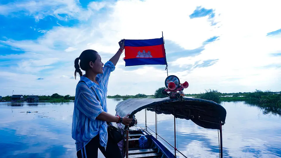 Foto Danau Tonle Sap di Kamboja yang menunjukkan luasnya danau.