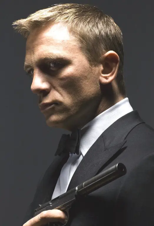 Daniel Craig sebagai James Bond dalam film Spectre