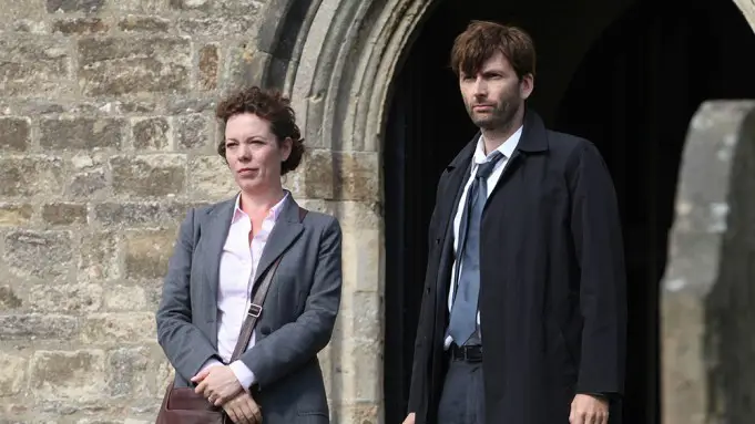 Foto David Tennant dan Olivia Colman dalam Broadchurch