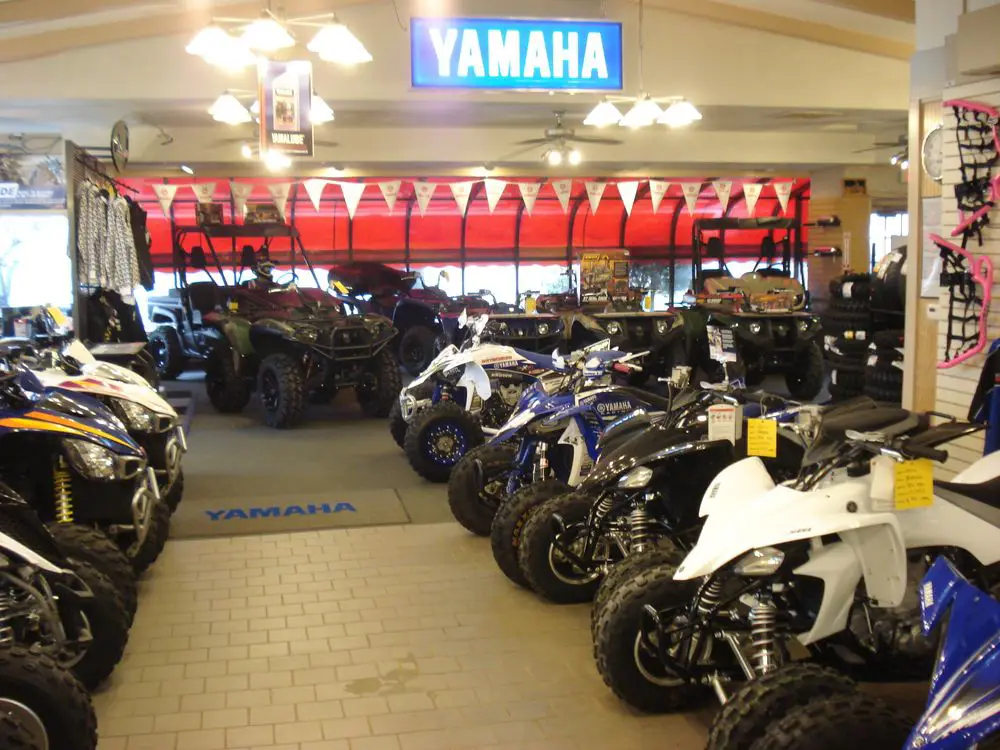 Showroom dealer Yamaha yang modern dan nyaman di Bandar Lampung