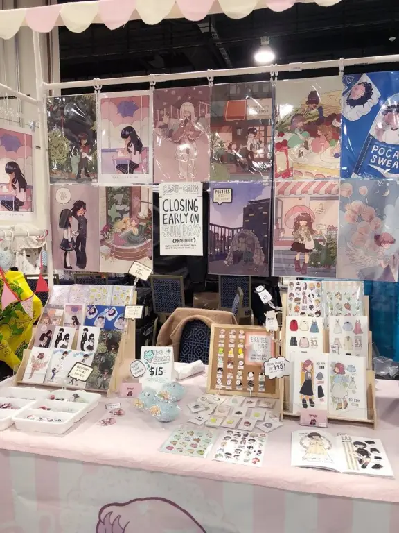 Aneka merchandise anime yang dipamerkan