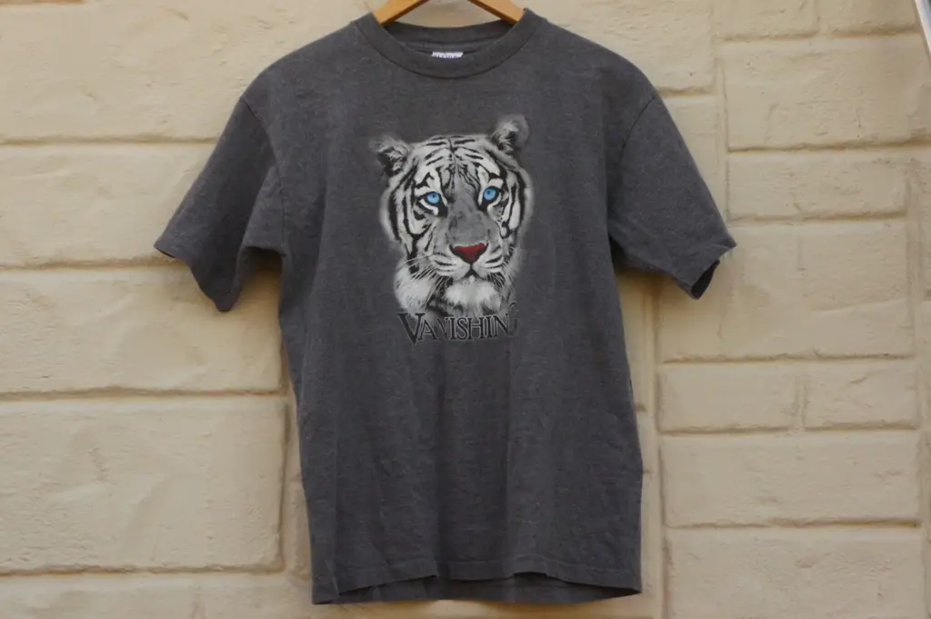 Kaos vintage bergambar harimau