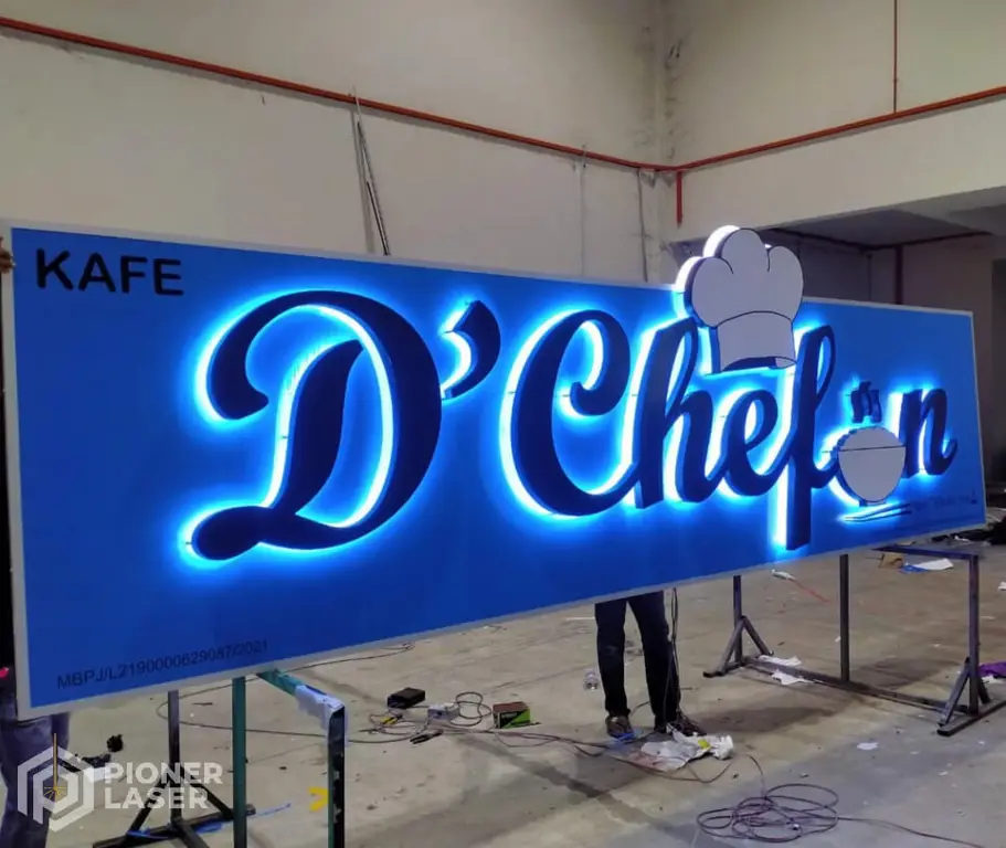 Berbagai desain neon box yang menarik dan modern di Bandar Lampung