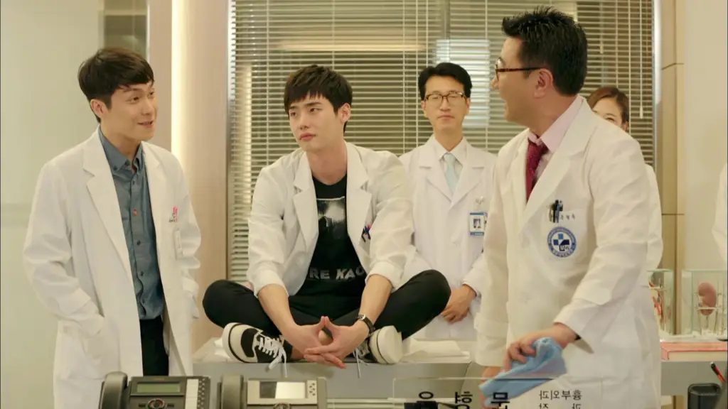 Gambar adegan menarik dari drama Korea Doctor Stranger