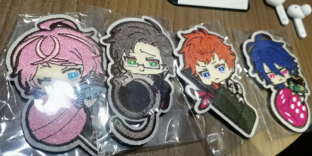 Berbagai merchandise Hypnosis Mic