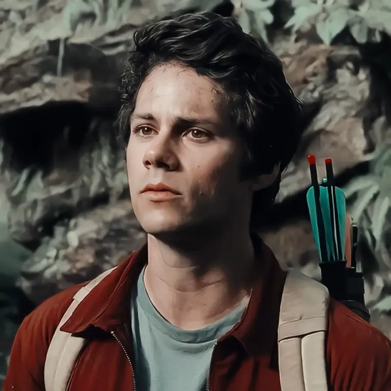 Dylan O'Brien sebagai Joel Dawson dalam film Love and Monsters