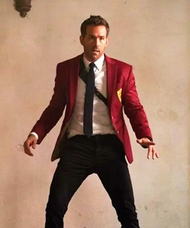 Ryan Reynolds dalam film Red Notice