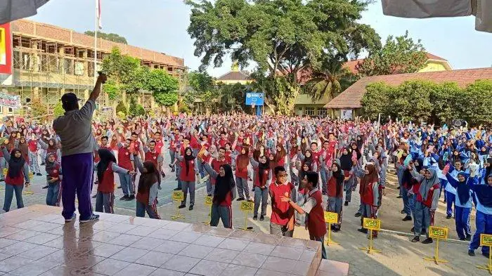 Siswa-siswi SMAN 11 Bandar Lampung yang bahagia