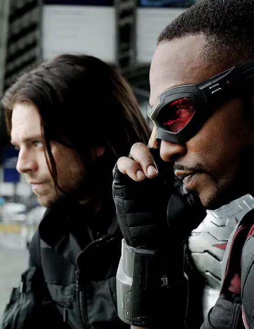 Foto Sam Wilson dan Bucky Barnes sebagai Falcon dan Winter Soldier