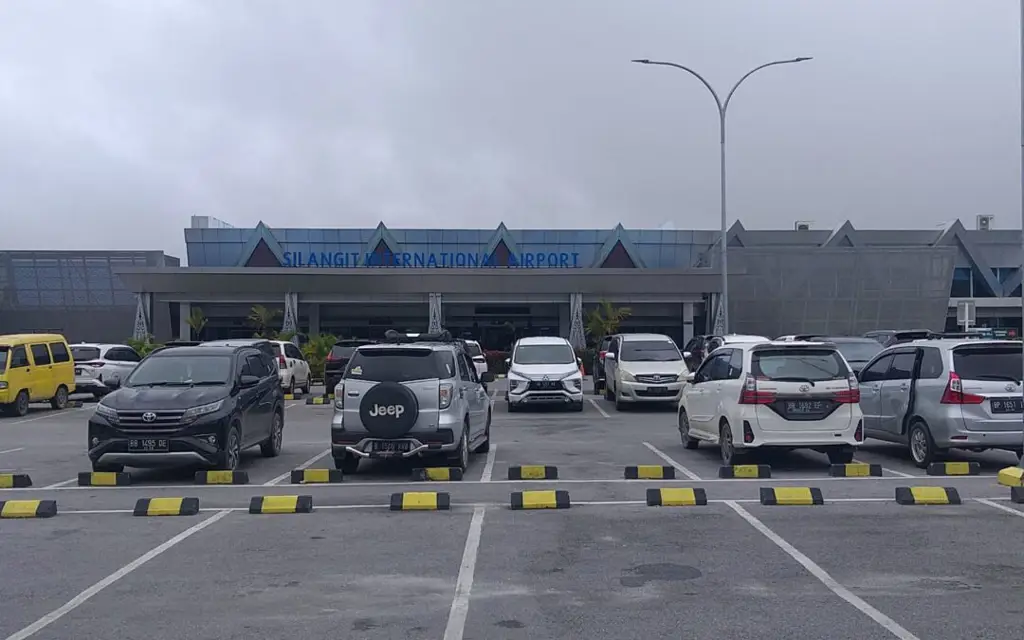 Interior Terminal Bandara Silangit yang modern