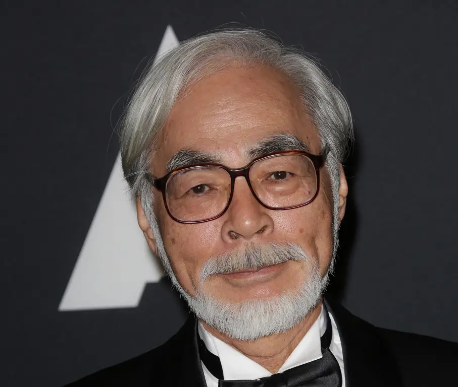 Hayao Miyazaki sedang mengerjakan animasi