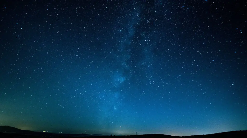 Perbandingan pemandangan langit malam dan siang hari