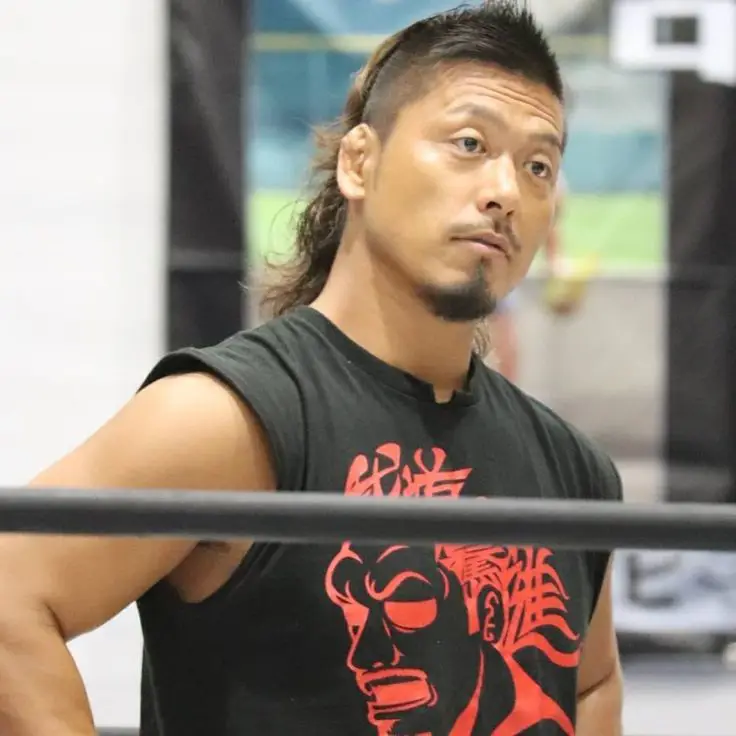 Ilustrasi pegulat NJPW bergaya anime