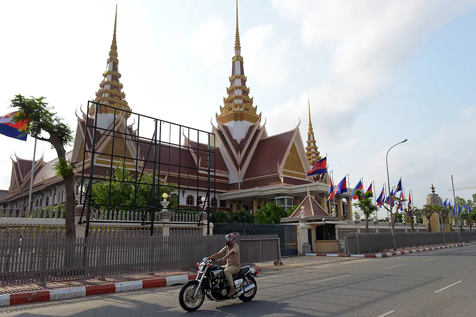 Gambar gedung parlemen Kamboja