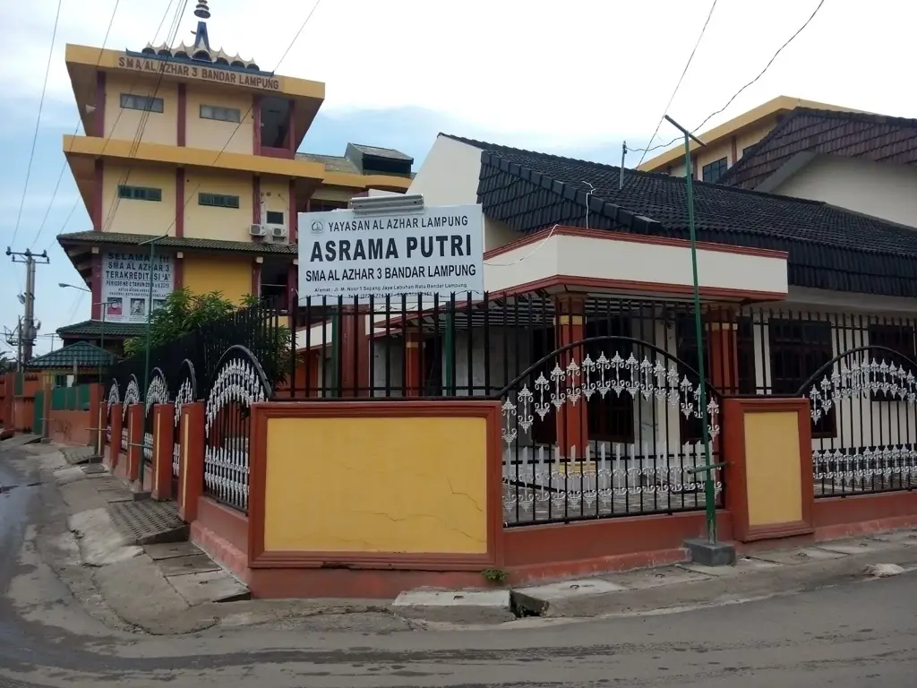 Gedung sekolah Al Azhar Bandar Lampung yang megah dan modern