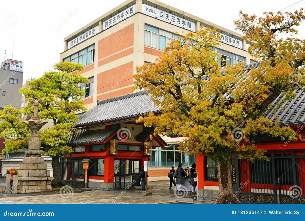 Gambar gedung sekolah menengah atas di Jepang