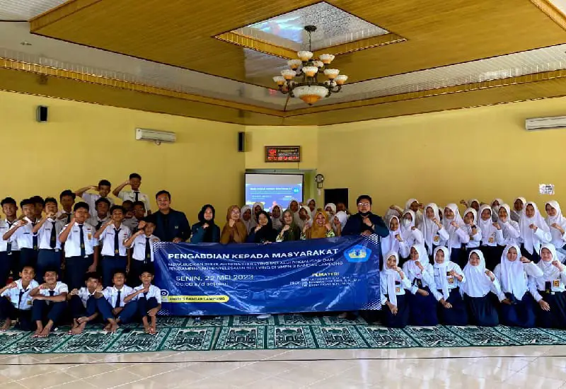 Gedung sekolah SMPN 17 Bandar Lampung yang megah dan modern