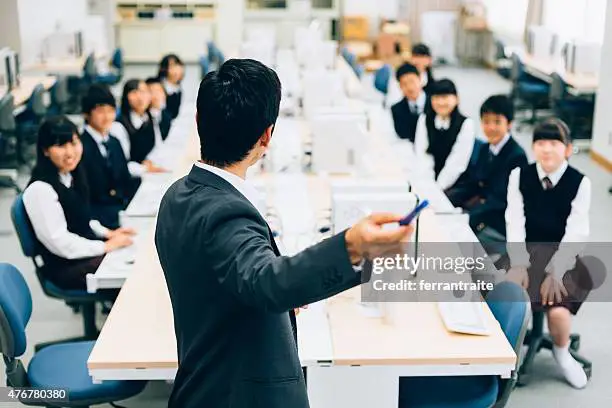 Gambar seorang guru sekolah Jepang