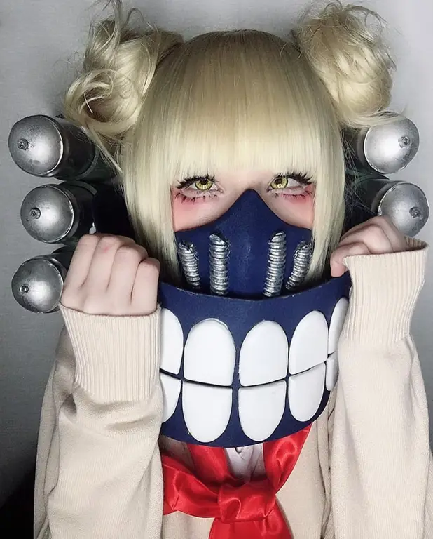 Foto sesi pemotretan cosplay Toga Himiko