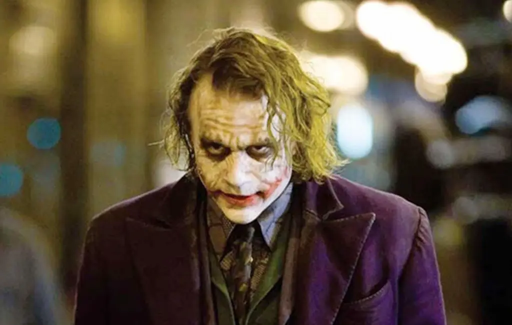 Heath Ledger sebagai Joker