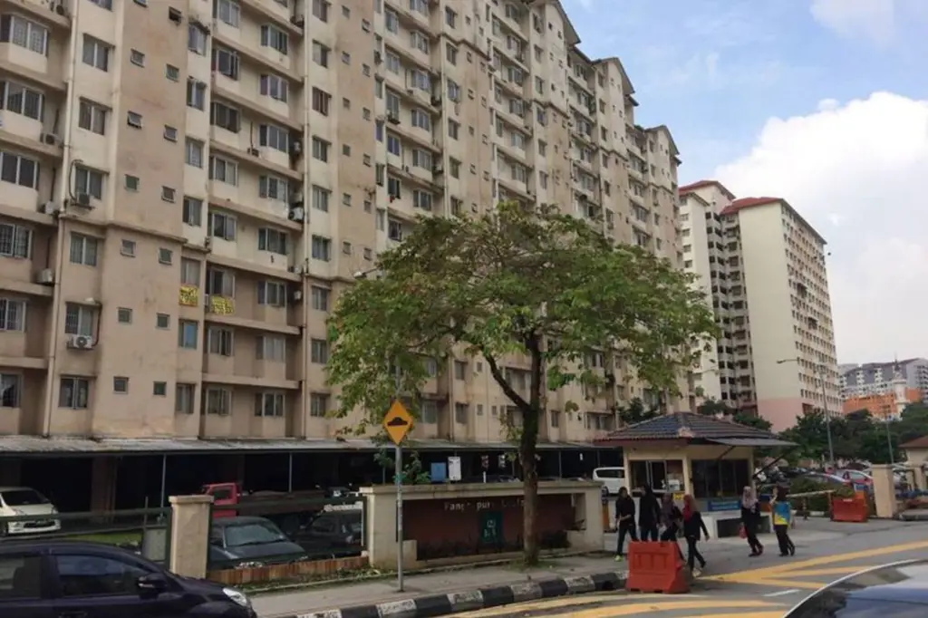 Gedung apartemen modern di Bandar Sri Permaisuri