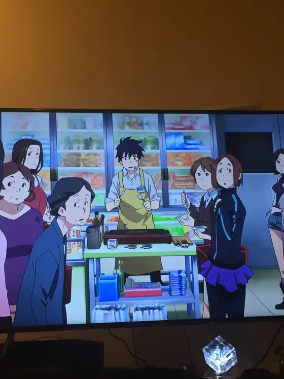 Gambar karakter anime menonton televisi