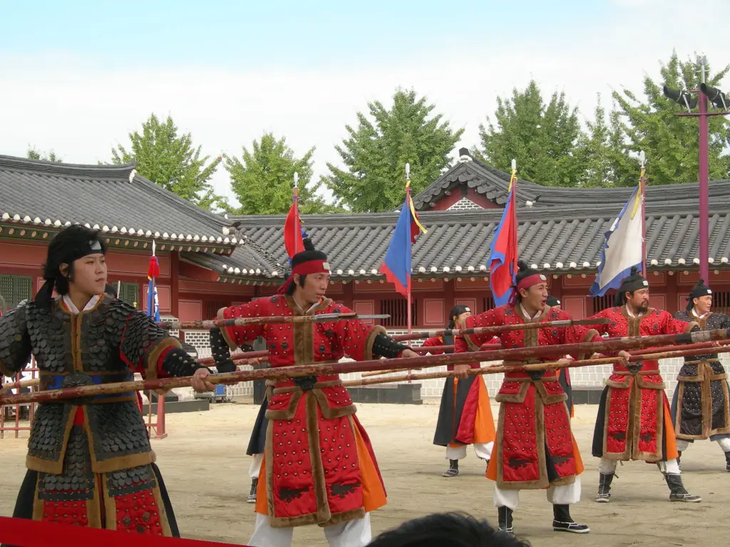 Gambar seorang pemuda berlatih seni bela diri Korea