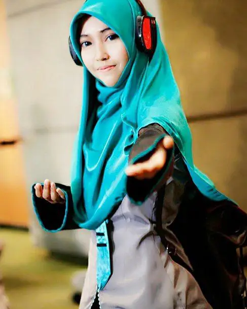 Contoh cosplay anime hijab yang stylish dan modern