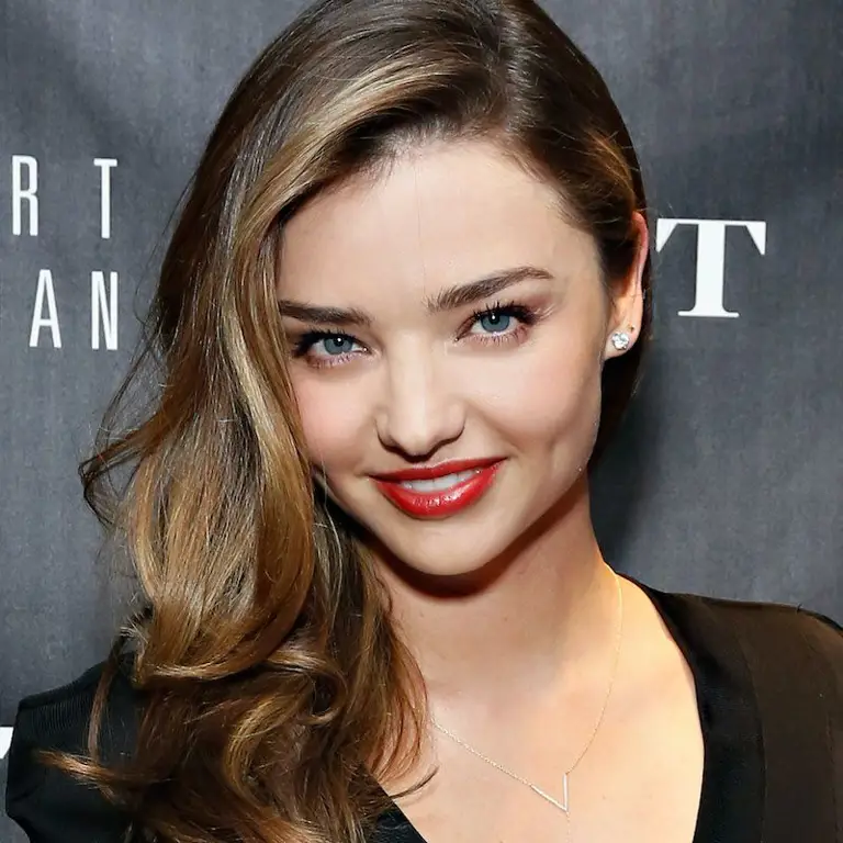 Miranda Kerr dengan rambut pirang