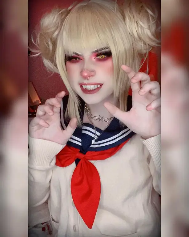 Contoh riasan wajah cosplay Toga Himiko