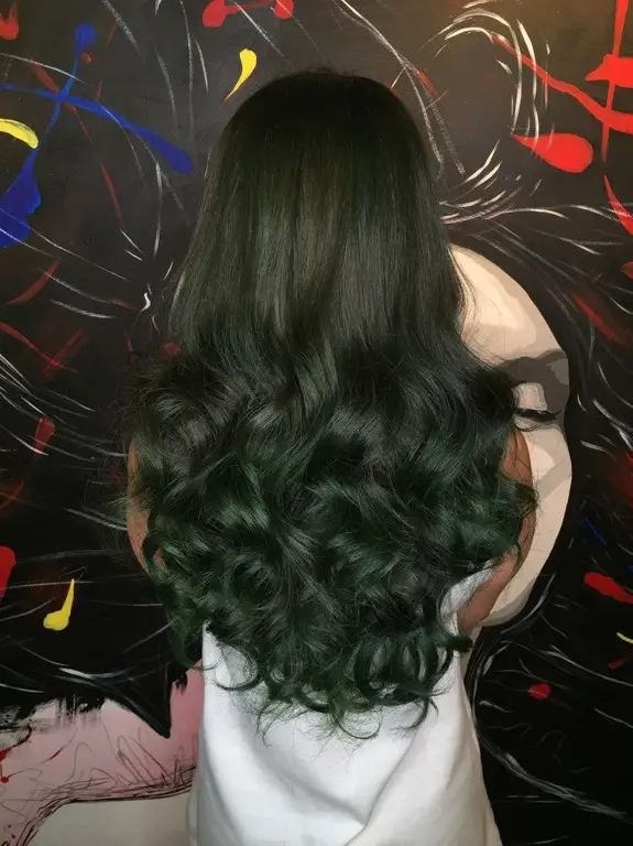 Berbagai inspirasi warna rambut cokelat tanpa bleaching