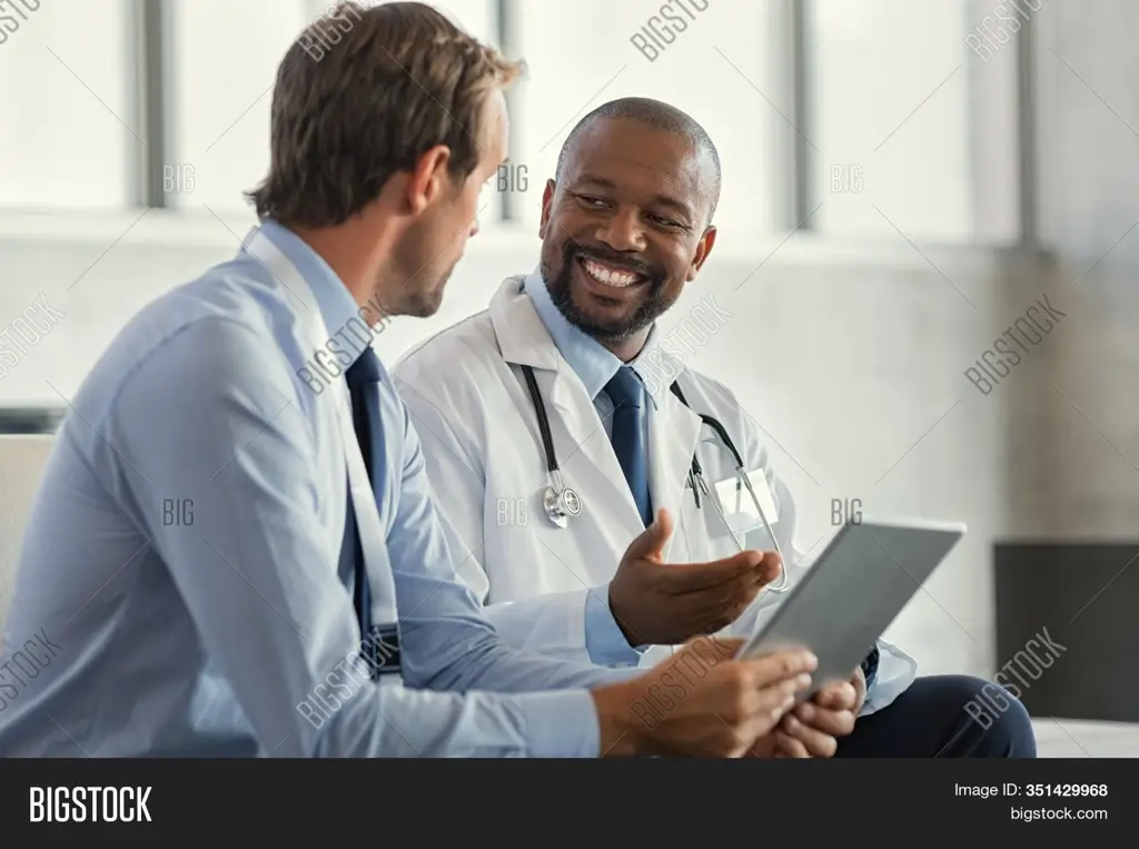 Interaksi yang Mengharukan Dokter dan pasien berinteraksi dengan bahagia