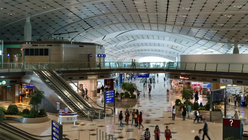 Gambar interior bandara Kamboja