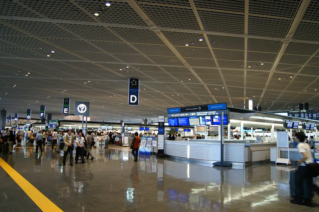 Interior terminal di Bandar Udara Internasional Narita