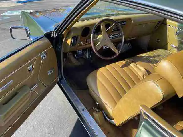 interior Pontiac GTO 2012