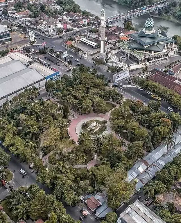 Suasana jalanan di Bandar Lor, Kediri