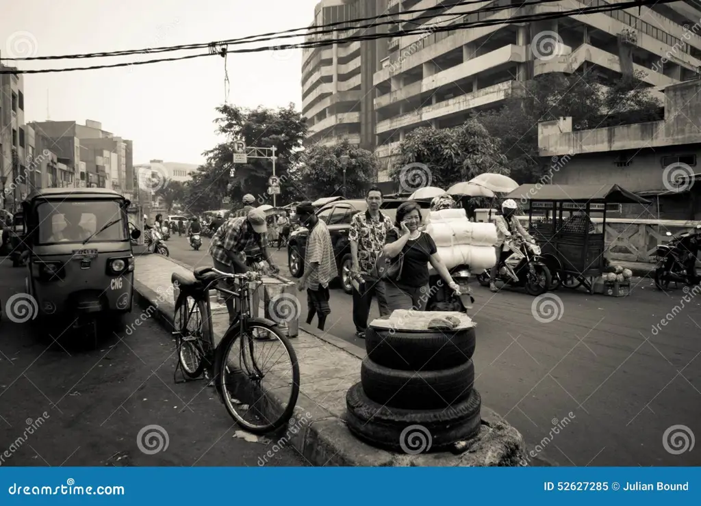 Suasana jalanan lama di Jakarta