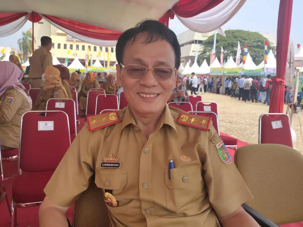 Suasana ramai di job fair Bandar Lampung dengan banyak pencari kerja dan perusahaan.