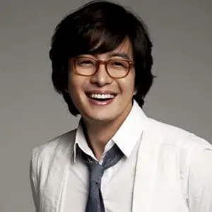 Bae Yong Joon sebagai Jun Sang dalam Winter Sonata.