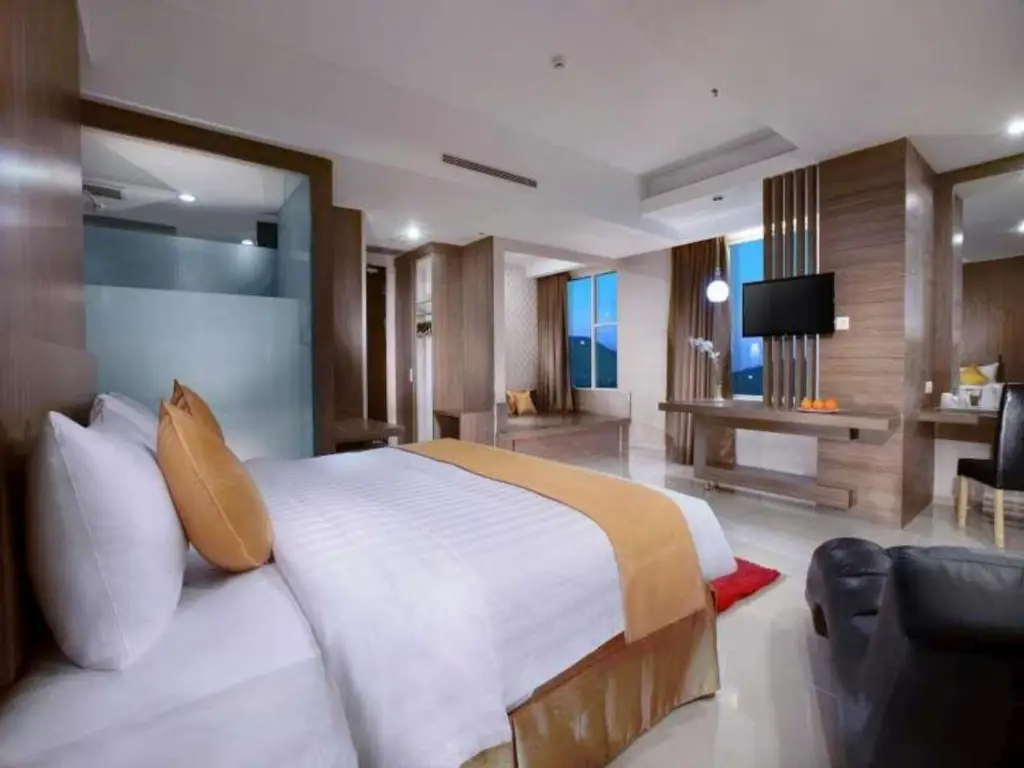 Foto kamar hotel yang nyaman dan modern