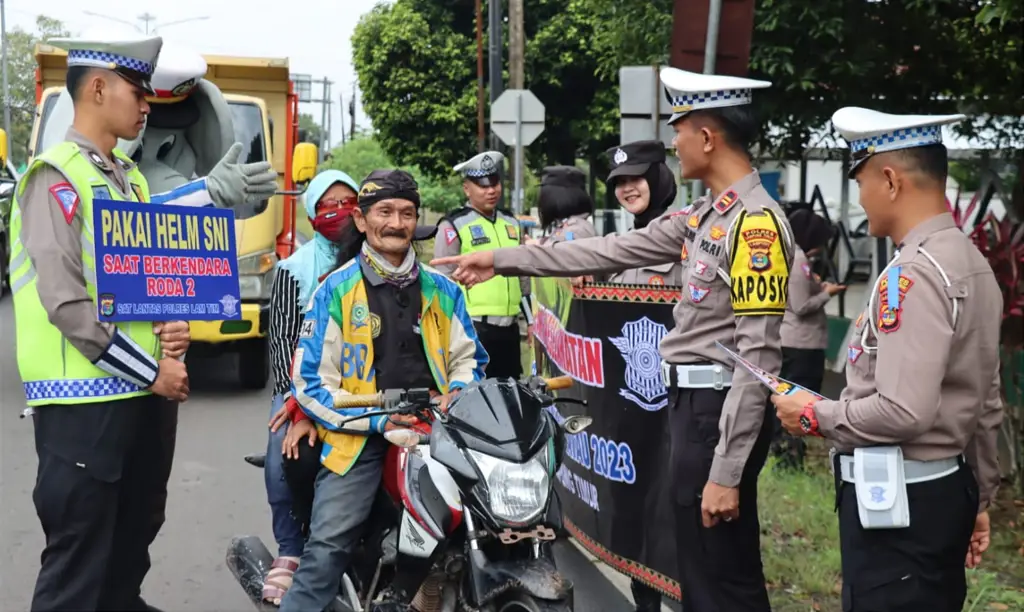 Gambar kampanye keselamatan lalu lintas di Bandar Lampung