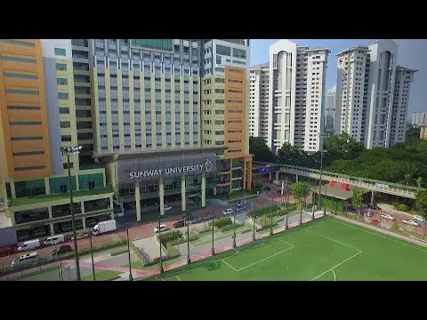 Kampus Sunway University yang modern dan hijau