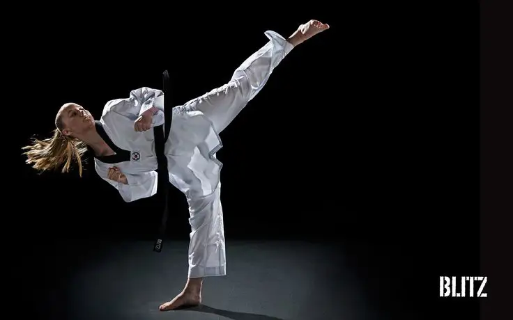 Gambar karakter anime ahli Taekwondo