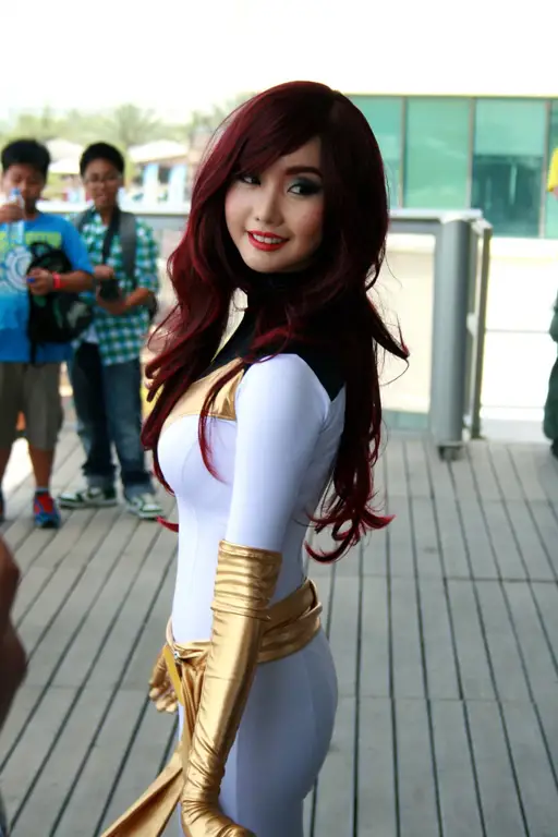 Alodia Gosiengfiao dalam kostum cosplay anime