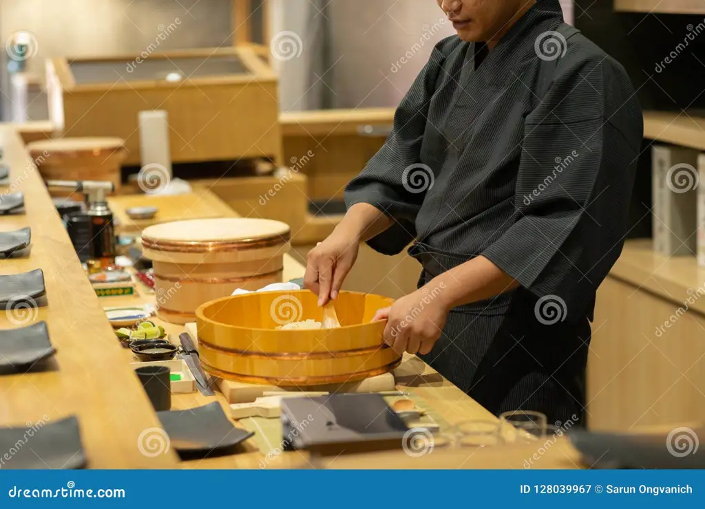 Chef sushi Jepang tradisional